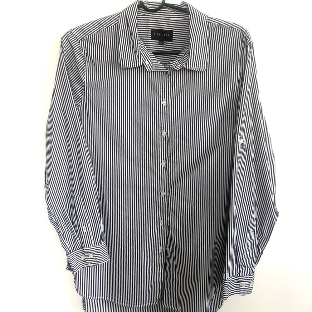 BLACK AND WHITE BUTTON-DOWN PREMISE BLOUSE SIZE L